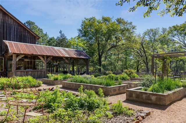 3702 County Road 151, Bedias, TX 77831