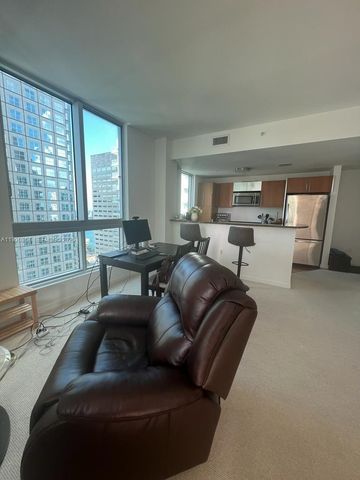 300 S Biscayne Blvd T-3201, Miami, FL 33131