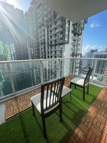 300 S Biscayne Blvd T-3201, Miami, FL 33131