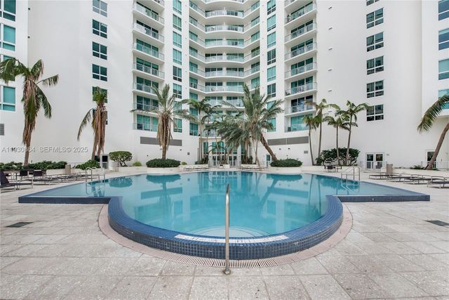 300 S Biscayne Blvd T-3201, Miami, FL 33131