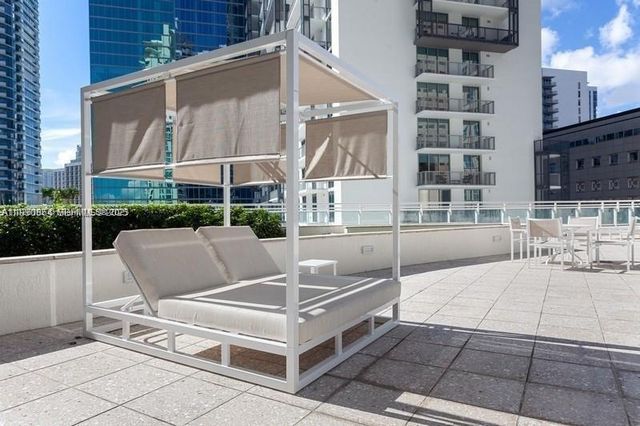 300 S Biscayne Blvd T-3201, Miami, FL 33131