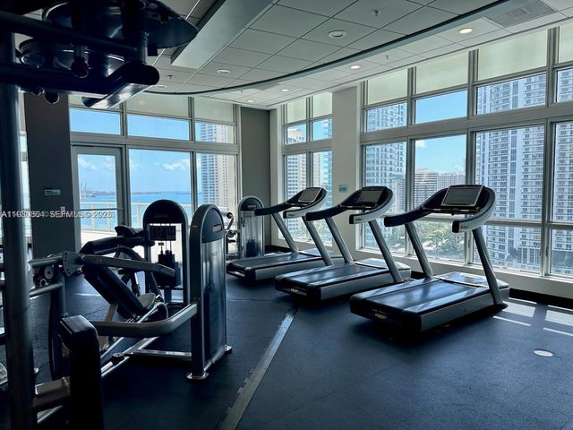 300 S Biscayne Blvd T-3201, Miami, FL 33131