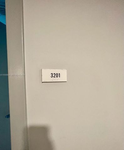 300 S Biscayne Blvd T-3201, Miami, FL 33131
