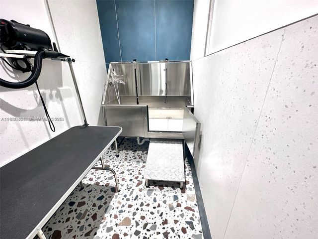 300 S Biscayne Blvd T-3201, Miami, FL 33131