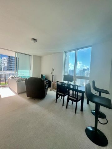 300 S Biscayne Blvd T-3201, Miami, FL 33131