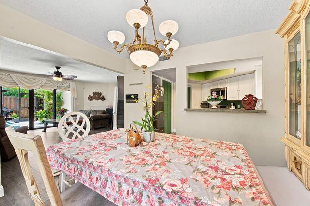 126 WEYBRIDGE Circle B, Royal Palm Beach, FL 33411