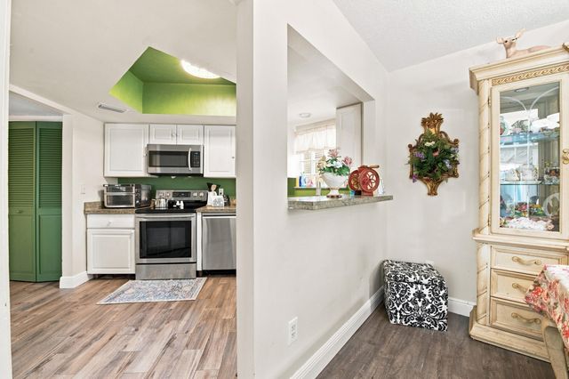 126 WEYBRIDGE Circle B, Royal Palm Beach, FL 33411