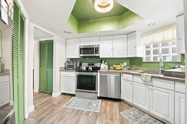 126 WEYBRIDGE Circle B, Royal Palm Beach, FL 33411