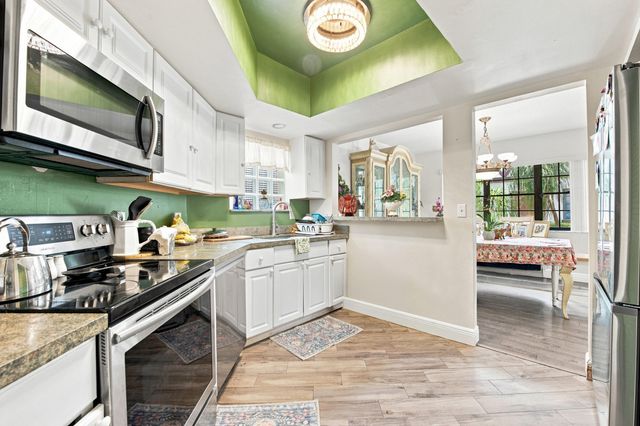 126 WEYBRIDGE Circle B, Royal Palm Beach, FL 33411