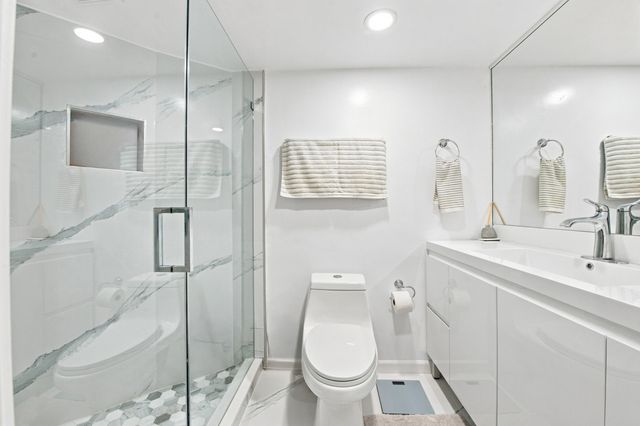 126 WEYBRIDGE Circle B, Royal Palm Beach, FL 33411