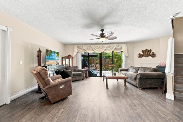 126 WEYBRIDGE Circle B, Royal Palm Beach, FL 33411