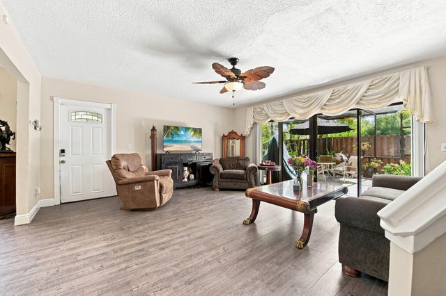 126 WEYBRIDGE Circle B, Royal Palm Beach, FL 33411