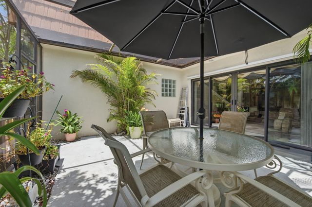 126 WEYBRIDGE Circle B, Royal Palm Beach, FL 33411