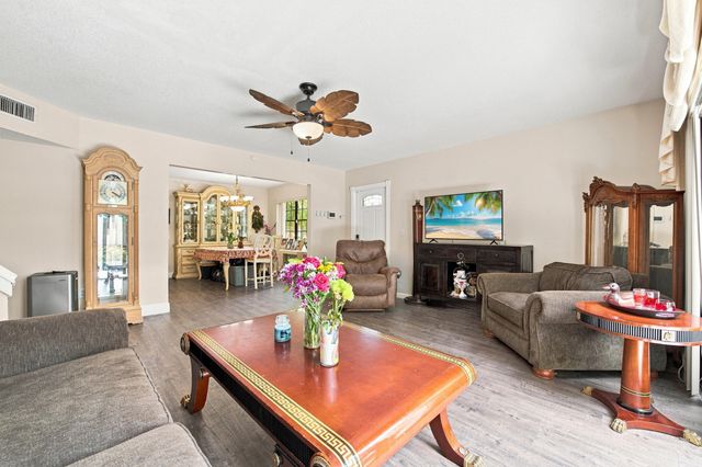 126 WEYBRIDGE Circle B, Royal Palm Beach, FL 33411