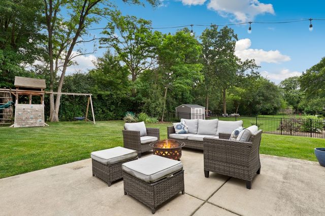 8448 Clynderven Road, Burr Ridge, IL 60527