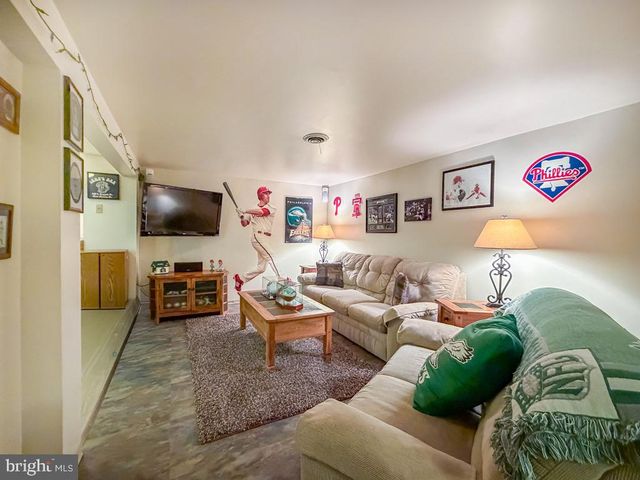 735 ROSS DR, Feasterville Trevose, PA 19053