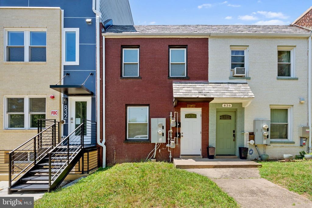 834 19TH ST NE, Washington, DC 20002