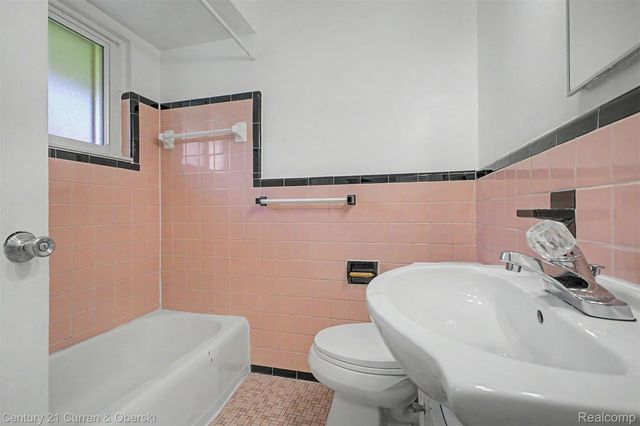 4222 Drouillard Street, Lincoln Park, MI 48146