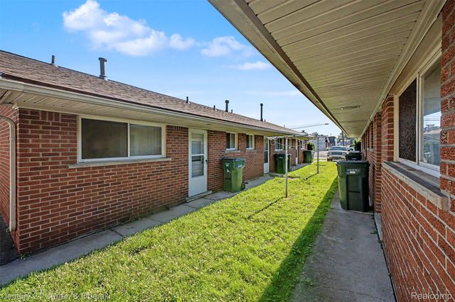 4222 Drouillard Street, Lincoln Park, MI 48146