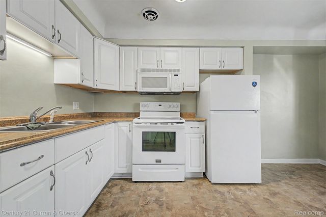 4222 Drouillard Street, Lincoln Park, MI 48146