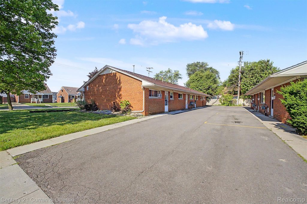 4222 Drouillard Street, Lincoln Park, MI 48146