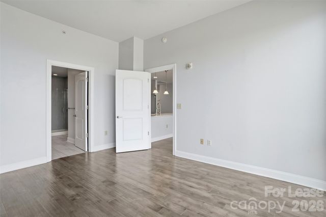 701 Royal Court 911, Charlotte, NC 28202