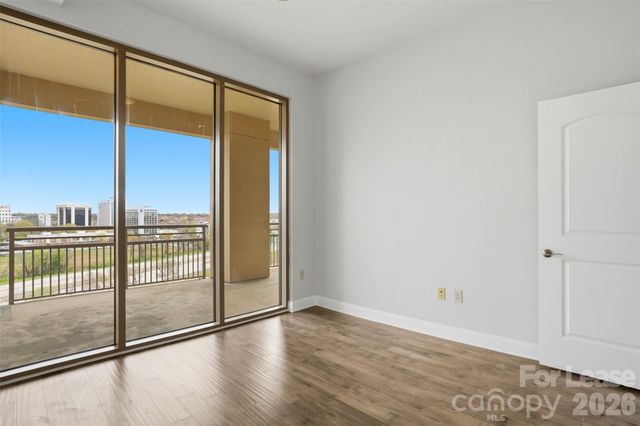 701 Royal Court 911, Charlotte, NC 28202