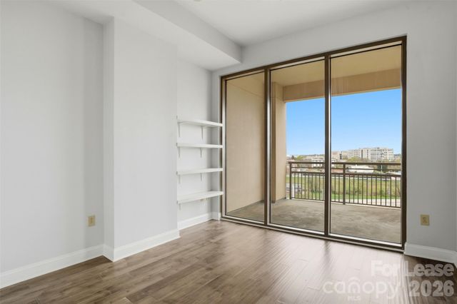 701 Royal Court 911, Charlotte, NC 28202