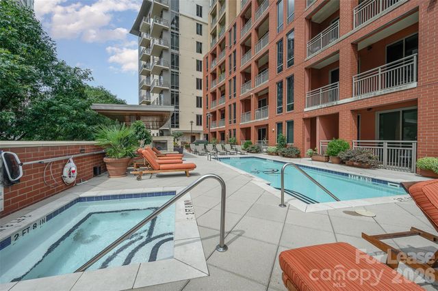 701 Royal Court 911, Charlotte, NC 28202