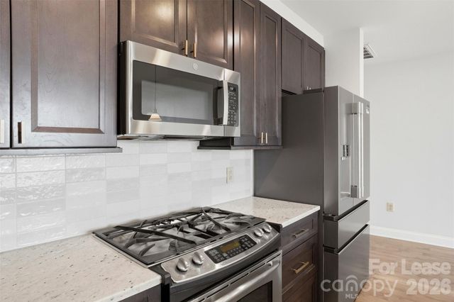 701 Royal Court 911, Charlotte, NC 28202