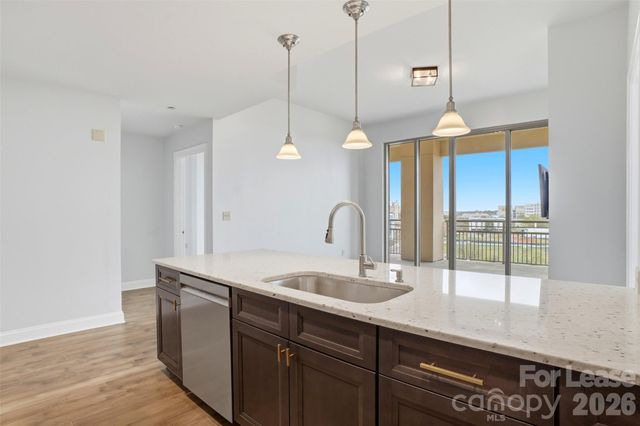 701 Royal Court 911, Charlotte, NC 28202