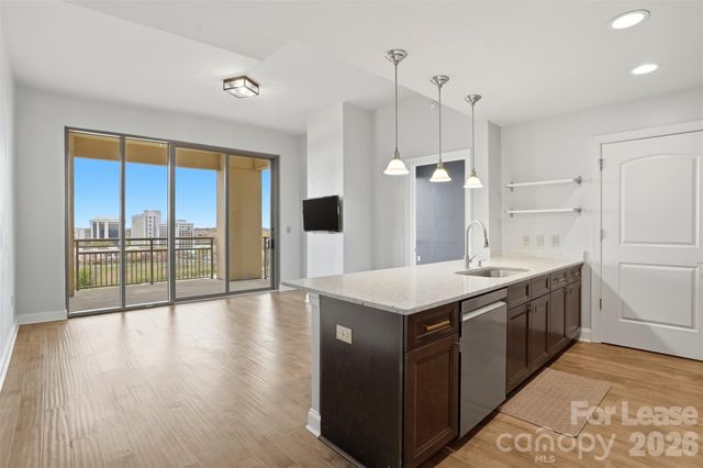 701 Royal Court 911, Charlotte, NC 28202