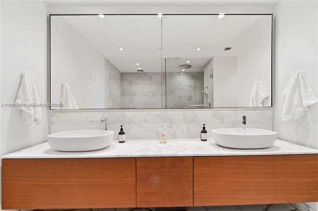10203 Collins Ave 305, Bal Harbour, FL 33154