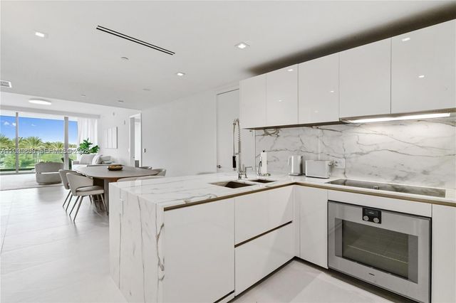 10203 Collins Ave 305, Bal Harbour, FL 33154
