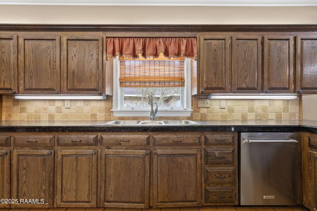 404 Old Settlement Road, Lafayette, LA 70508