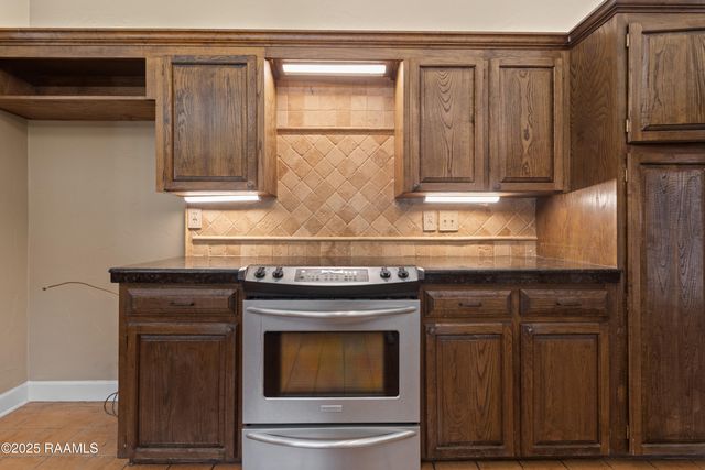 404 Old Settlement Road, Lafayette, LA 70508