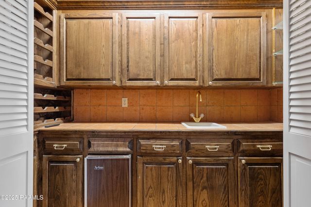 404 Old Settlement Road, Lafayette, LA 70508