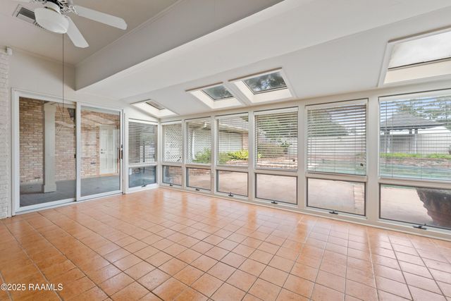 404 Old Settlement Road, Lafayette, LA 70508