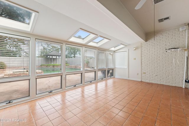 404 Old Settlement Road, Lafayette, LA 70508