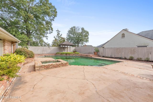 404 Old Settlement Road, Lafayette, LA 70508