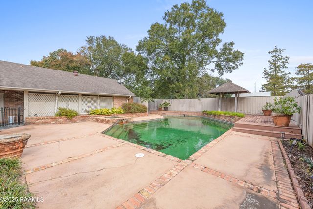 404 Old Settlement Road, Lafayette, LA 70508