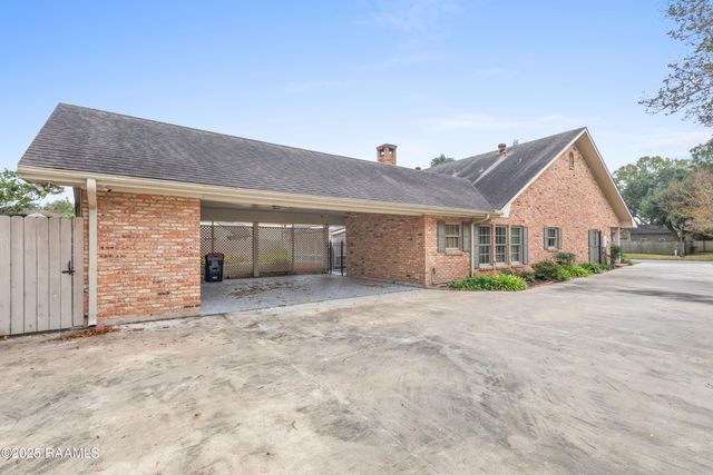 404 Old Settlement Road, Lafayette, LA 70508