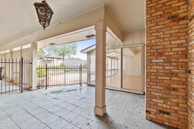 404 Old Settlement Road, Lafayette, LA 70508