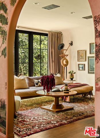 819 N La Jolla Avenue, Los Angeles, CA 90046