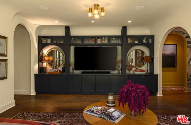 819 N La Jolla Avenue, Los Angeles, CA 90046