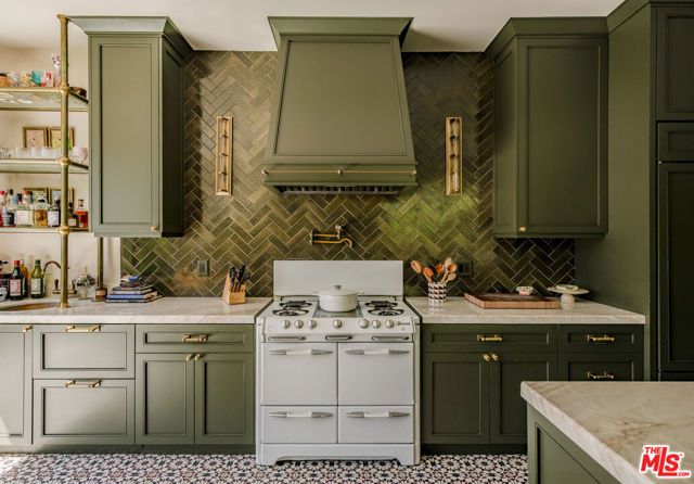 819 N La Jolla Avenue, Los Angeles, CA 90046