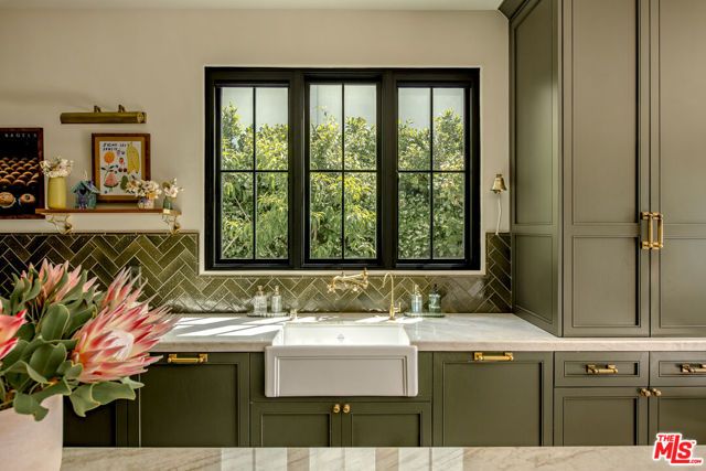 819 N La Jolla Avenue, Los Angeles, CA 90046