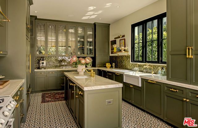 819 N La Jolla Avenue, Los Angeles, CA 90046