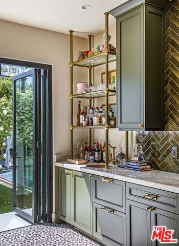 819 N La Jolla Avenue, Los Angeles, CA 90046