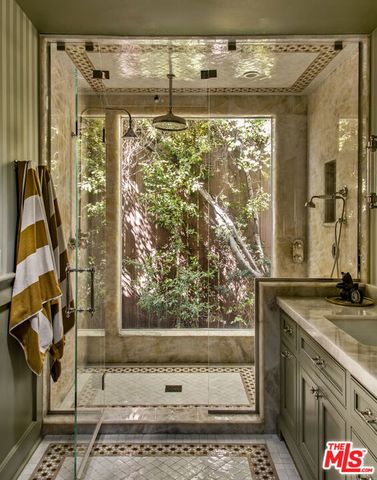 819 N La Jolla Avenue, Los Angeles, CA 90046